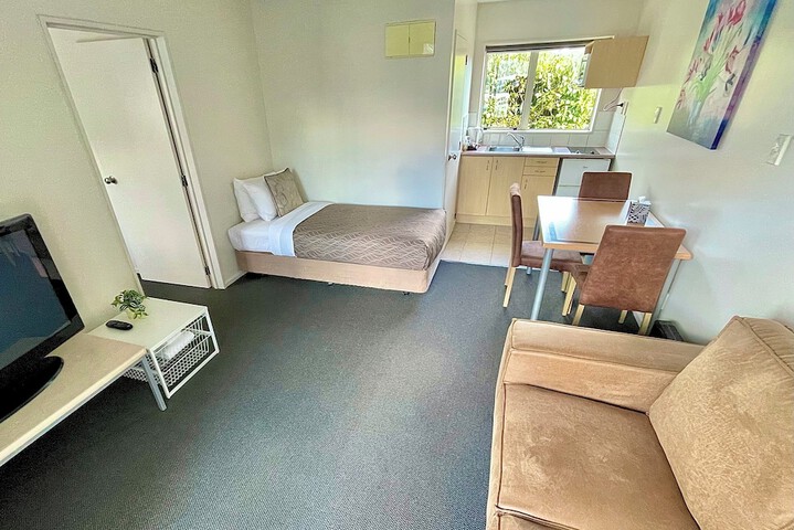 Room 6 of 24