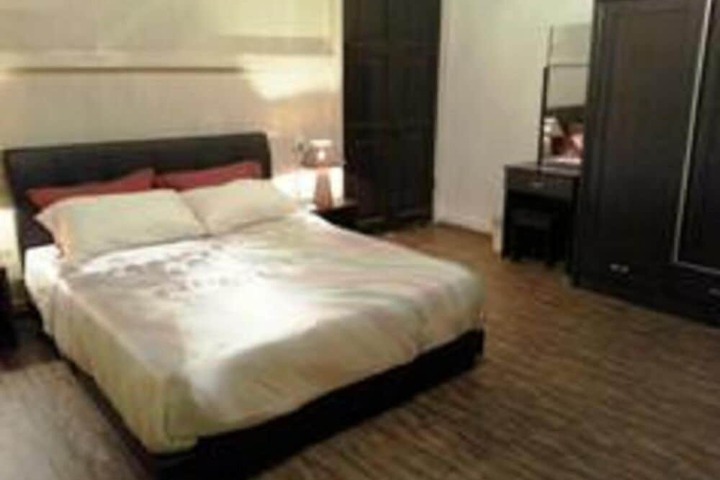 Room 17 of 37