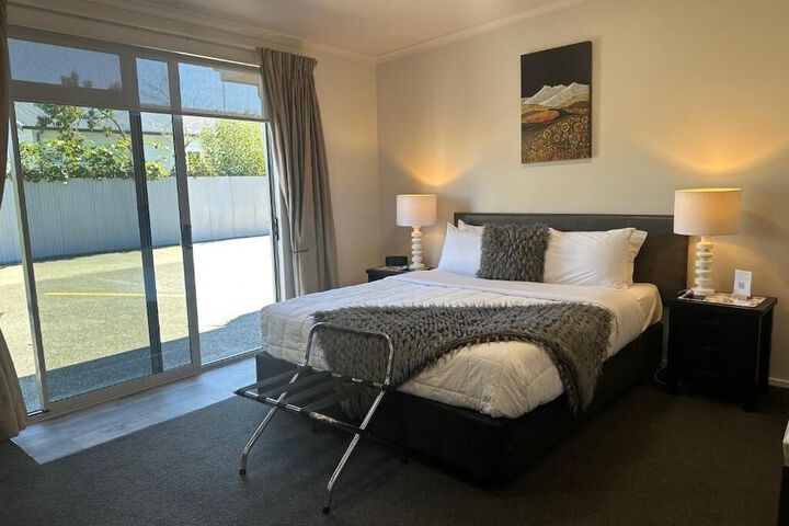 Room 2 of 9