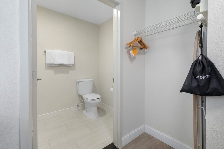 Room 35 of 43