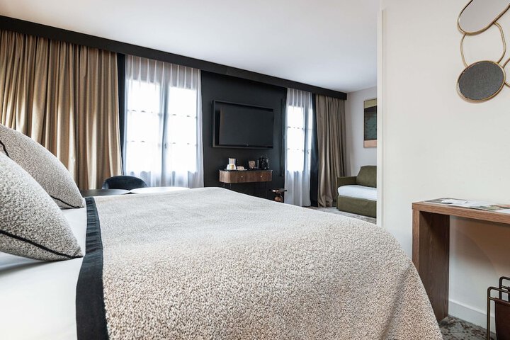 Room 14 of 94
