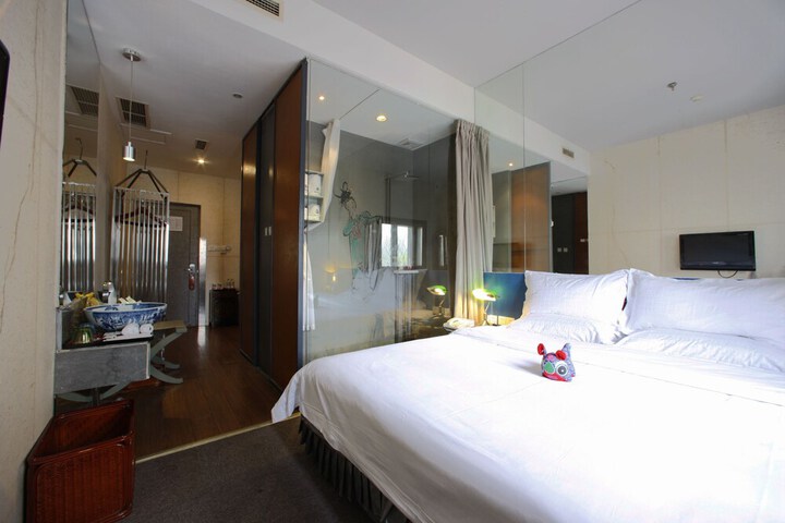 Room 16 of 39