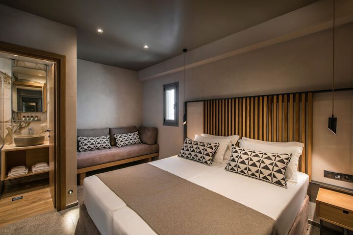 Room 6 of 65
