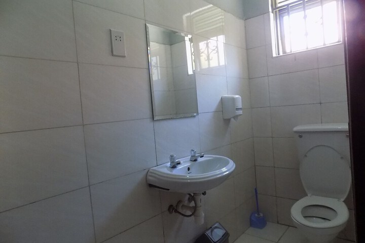 Room 10 of 17