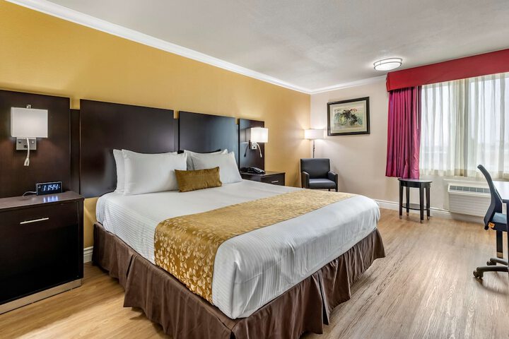 1 King Bed Refrigerator High Speed Internet Accessible Coffee Maker, Hairdryer Iron and Ironi (22 of 25)