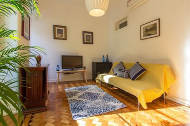 Room 6 of 16