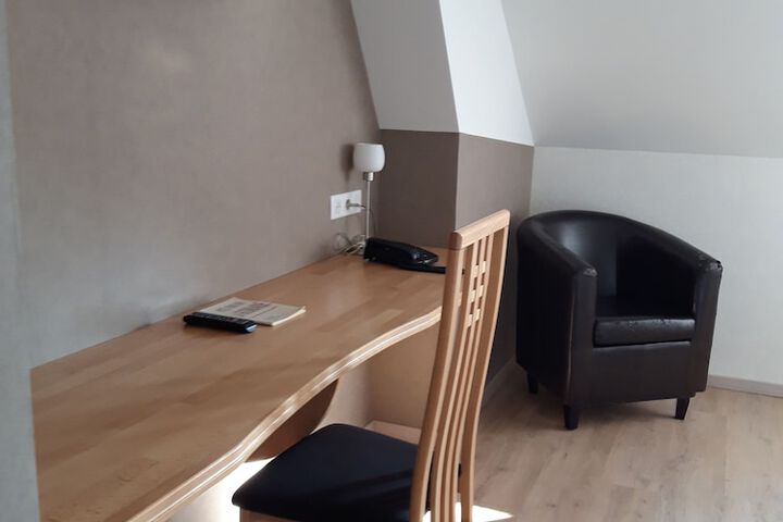 Room 8 of 26