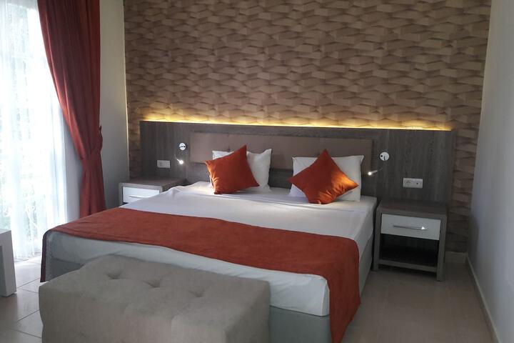 Room 7 of 132