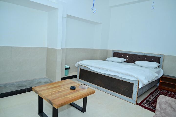 Room 4 of 9