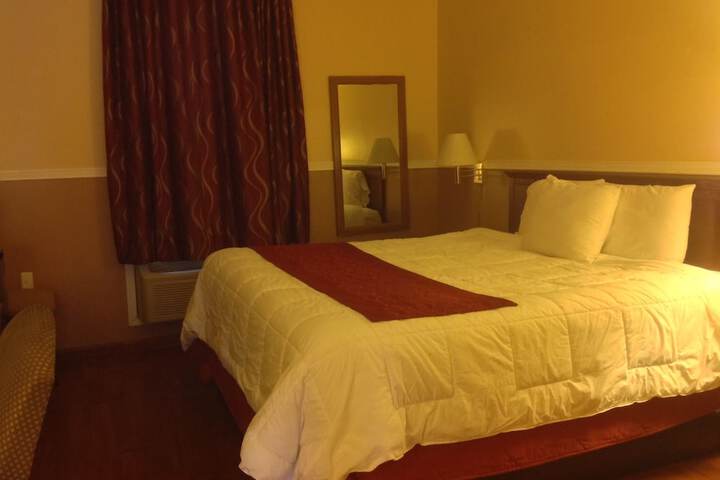 Room 13 of 21