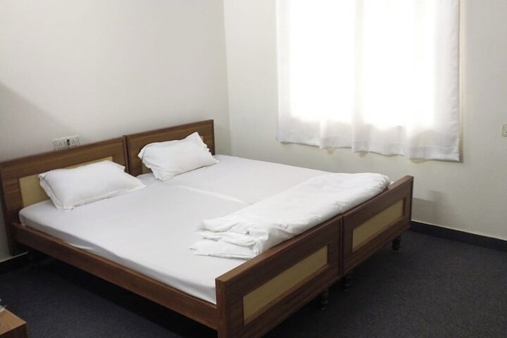 Room 6 of 32