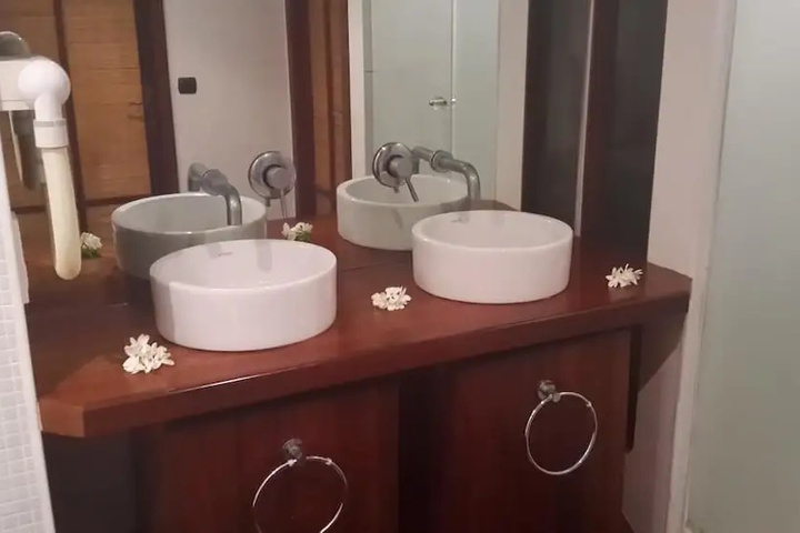 Room 9 of 17