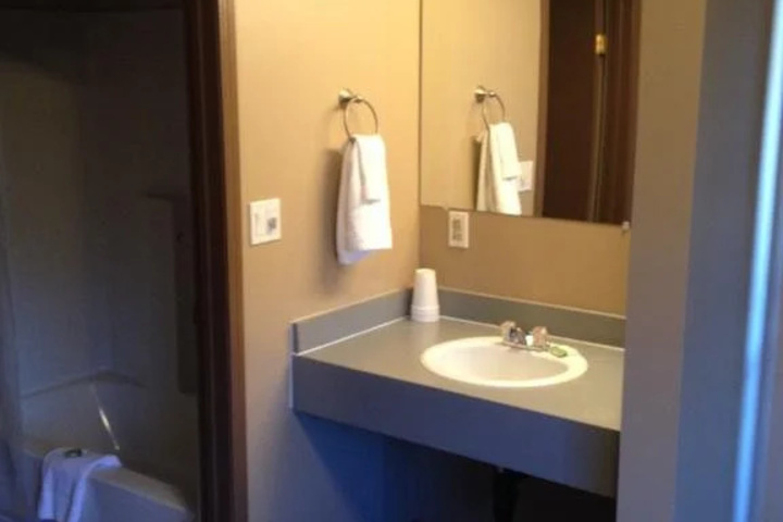 Room 8 of 12