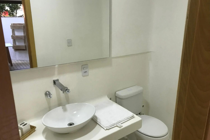 Room 6 of 20