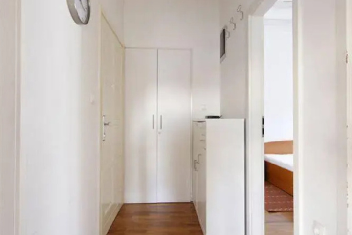 Room 9 of 13