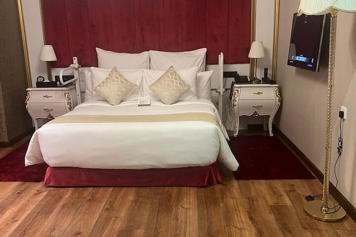 Room 17 of 76