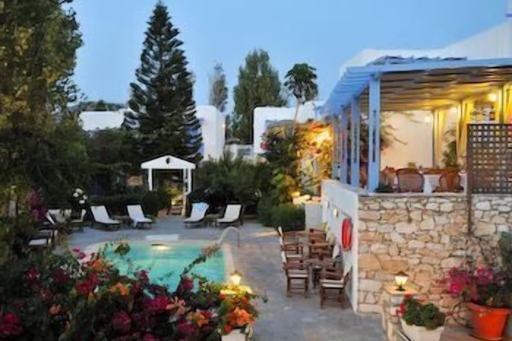 Hotel with Pool