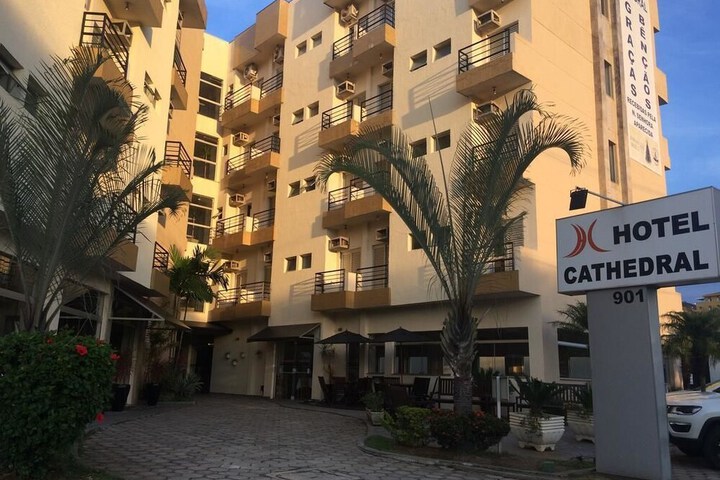 Hotel Exterior 37 of 44