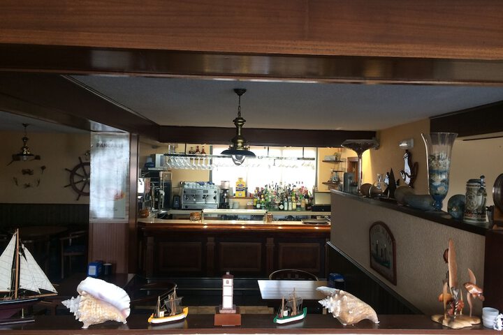Lounge 18 of 35