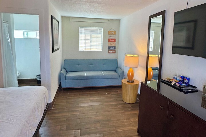Room 12 of 30