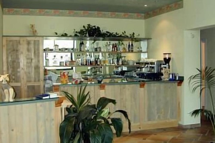 Lounge 48 of 65