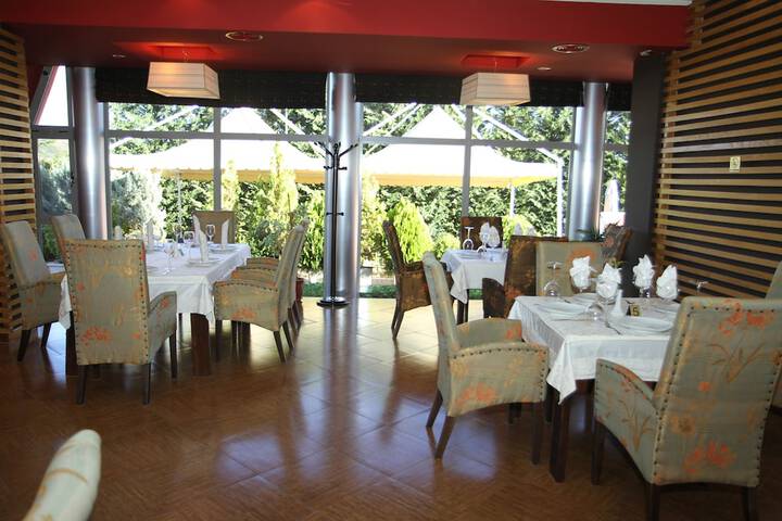 Dining 60 of 98