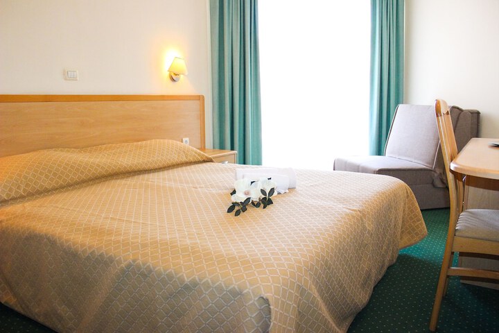 Room 4 of 55