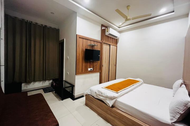Room 5 of 11