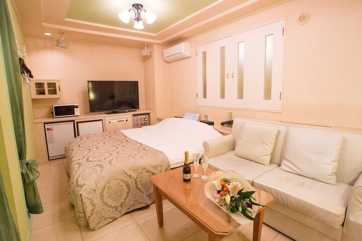 Room 6 of 6