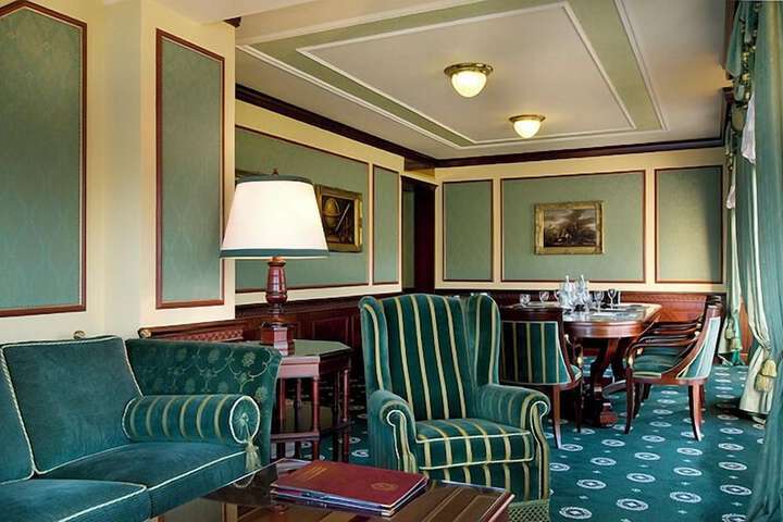 Room 40 of 180