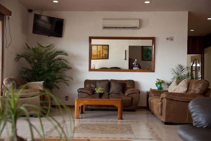 Entrance & Lobby
