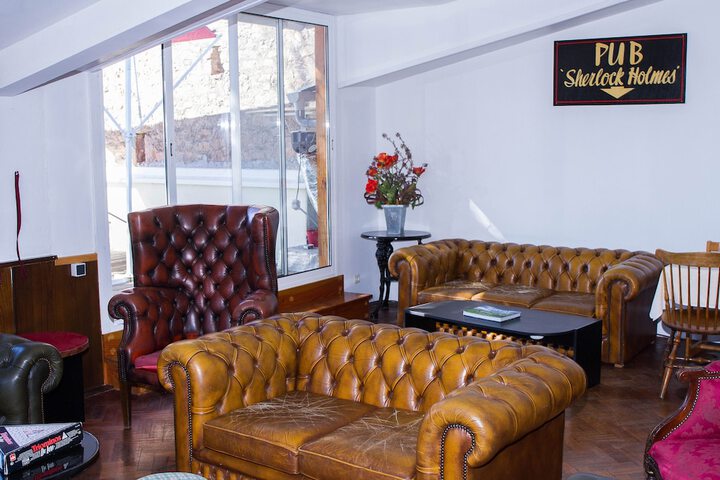 Lounge 12 of 16