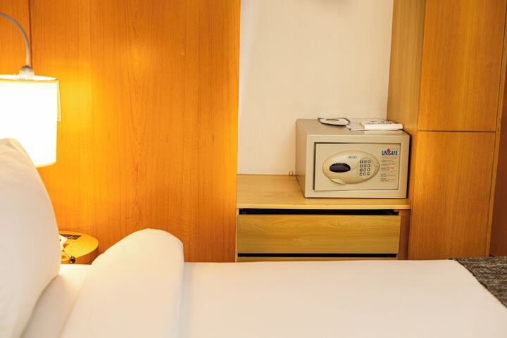 Room 71 of 174