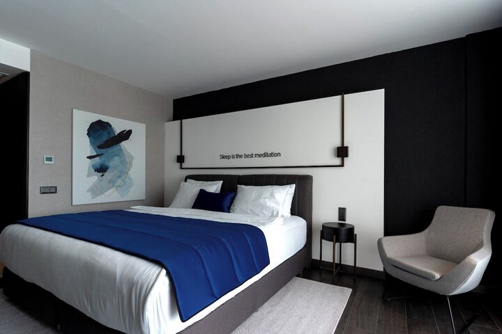 Room 15 of 46