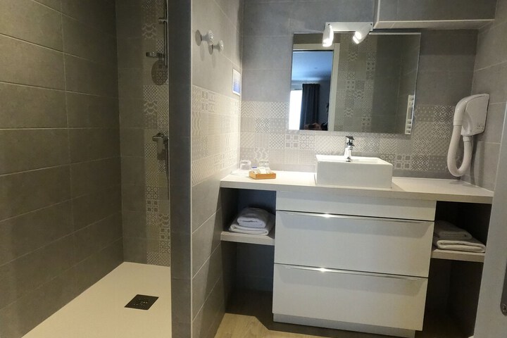Room 30 of 48