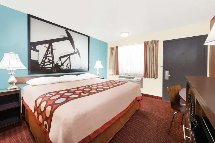 1 King Bed (6 of 9)