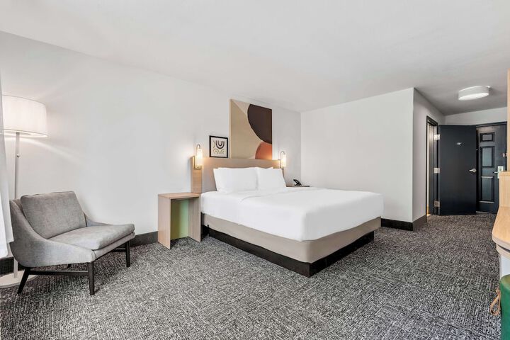 1 King Bed (12 of 21)