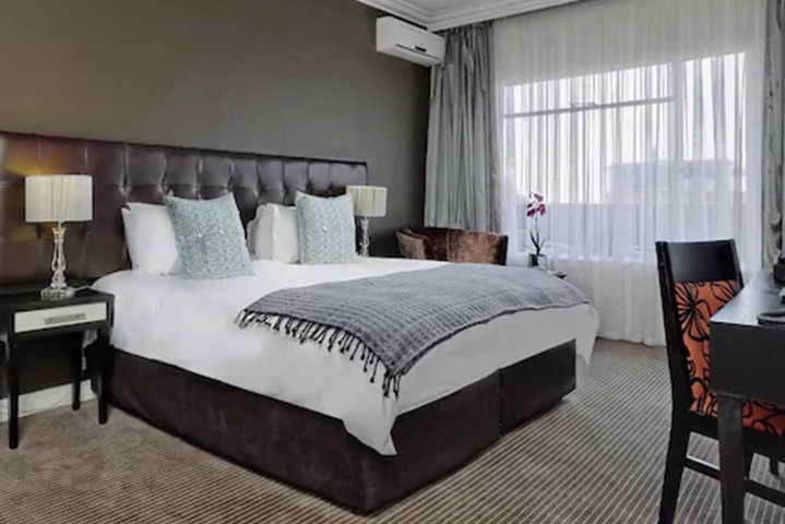 Room 10 of 25