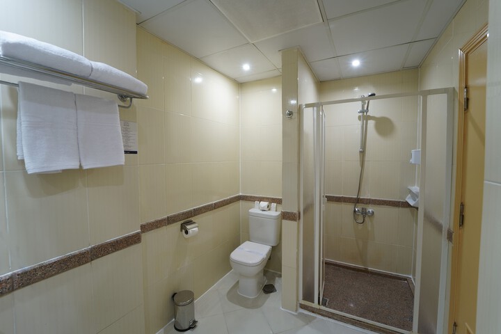 Room 33 of 96