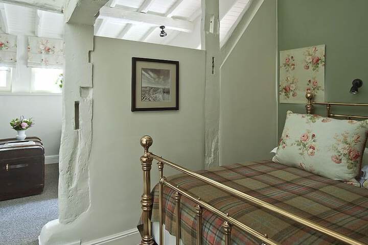 Room 11 of 51