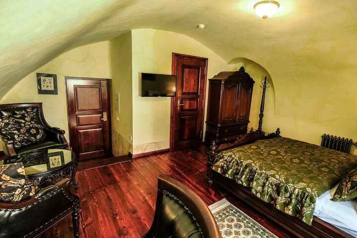 Room 49 of 183