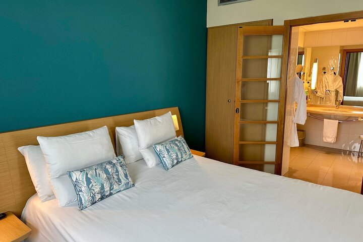 Room 34 of 188