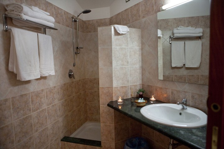 Room 14 of 36