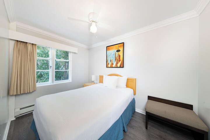 Room 4 of 71