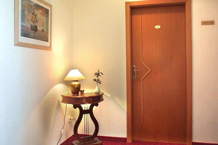 Room 14 of 42