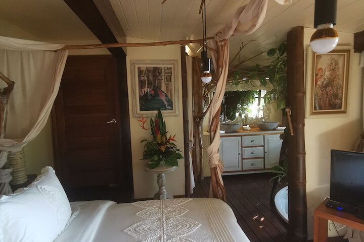 Room 13 of 404