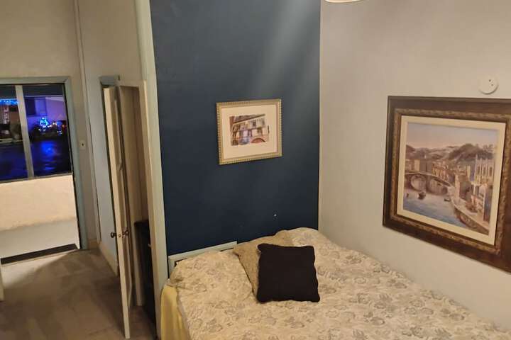 Room 4 of 28