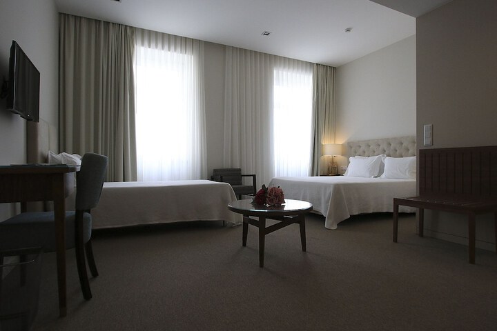 Room 16 of 80
