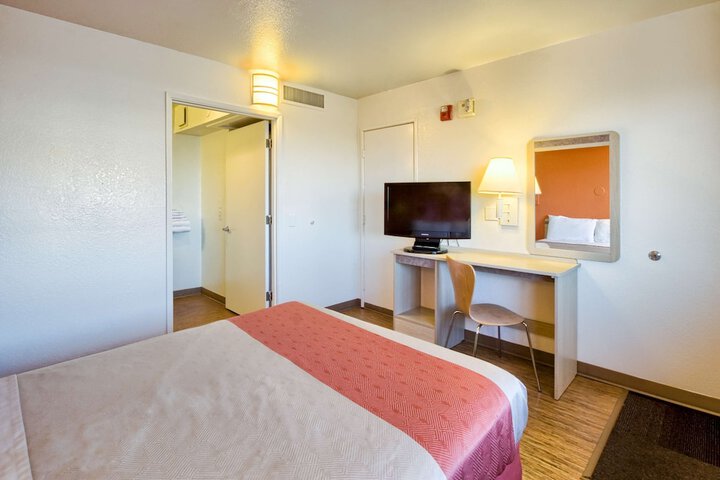 Room 18 of 52
