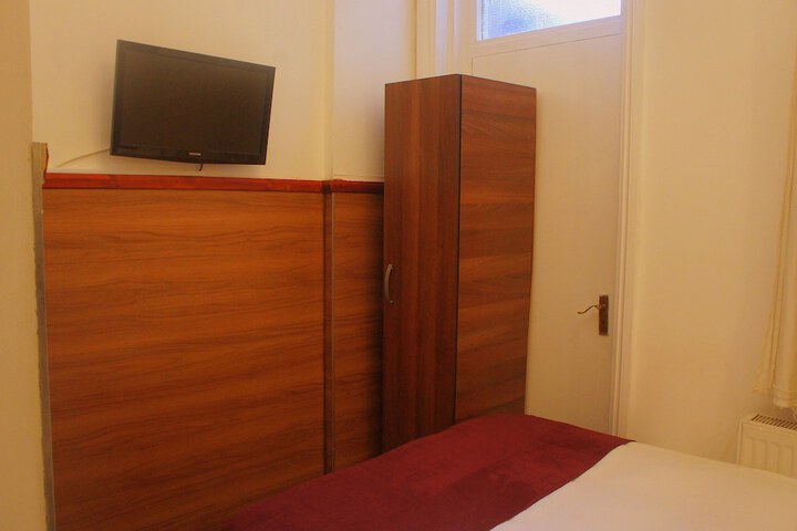 Room 47 of 127